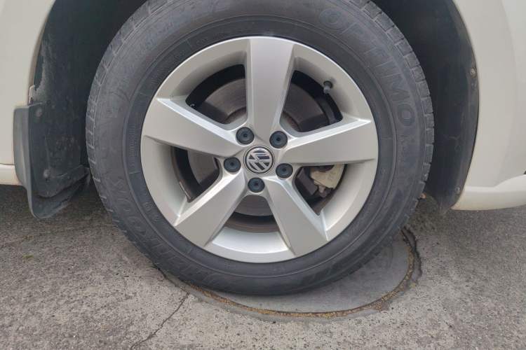 Used Volkswagen Lavida 2015 1.6L Manual Fashion Edition Right Front Wheel Hub