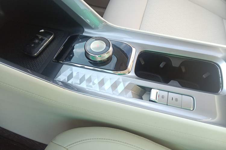 Used Wuling Xingyun 2023 2.0L DHT Flagship Edition
