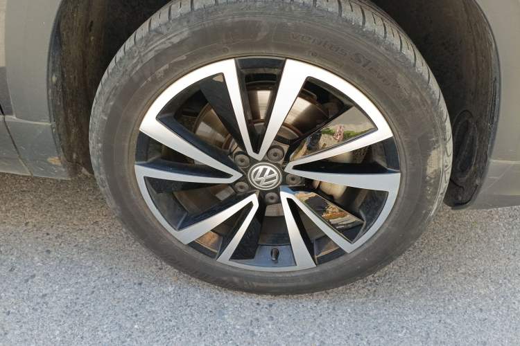 Used Volkswagen Tharu 2020 280TSI Two-Wheel Drive Luxury Edition China VI Standard Right Front Wheel Hub