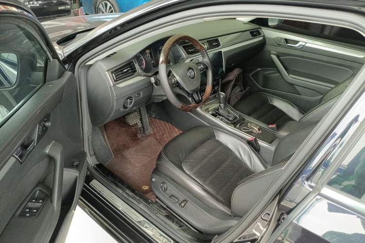 Used Volkswagen Passat 2017 330TSI DSG Luxury Edition Driver Seat