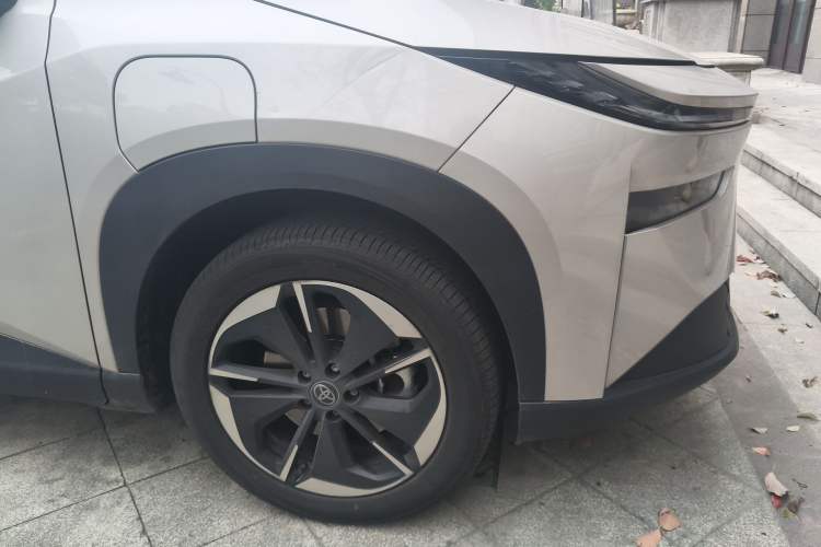 Used Toyota BZ 3X 2025 520 Pro Right Front Wheel Hub