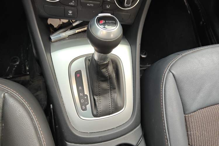 Used Audi Q3 2017 30 TFSI Fashion Model Gear Lever