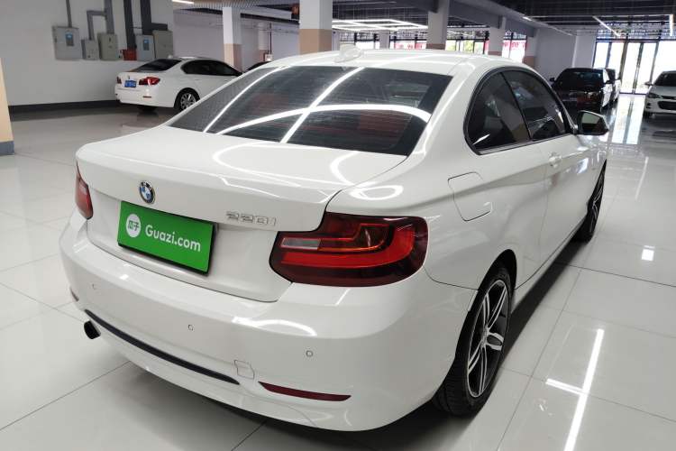 Used BMW 2 Series 2014 220i Sport Design Package
