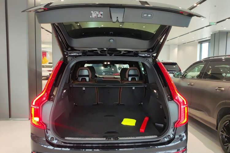 Used Volvo XC90 2024 B5 SmartDrive Luxury Edition 5 Seats