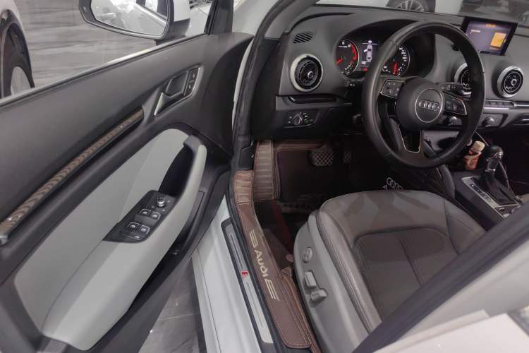 Used Audi A3 2020 Limousine 35 TFSI Fashion Edition China VI Emission Standard Driver Seat