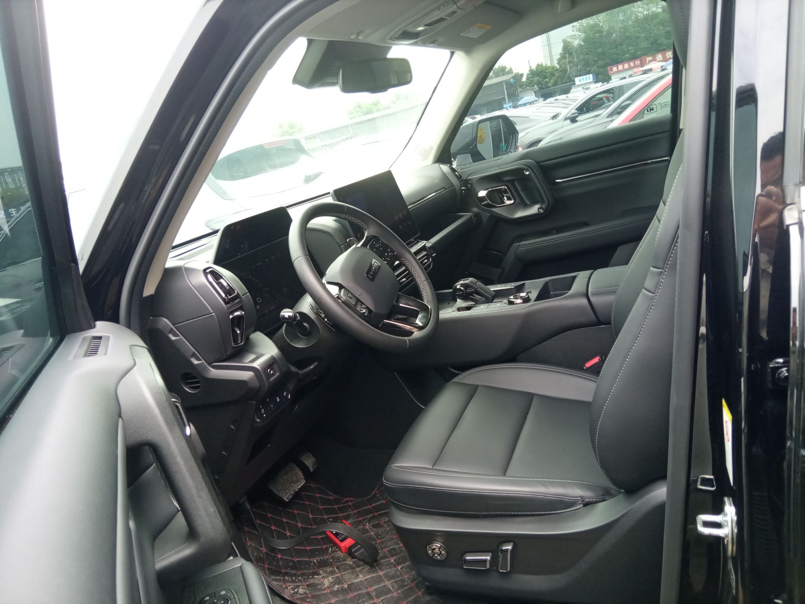 المقاعد الأمامية داخل السيارة