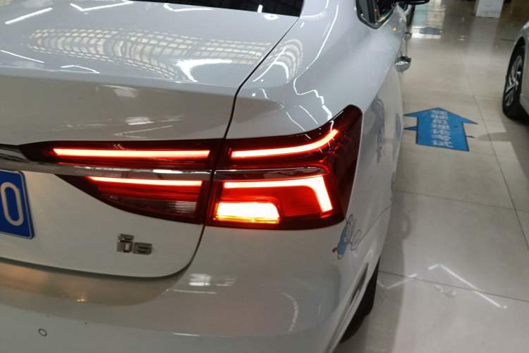 Used Roewe i6 2019 PLUS 1.6L CVT 4G Connected Flagship Deluxe Edition
