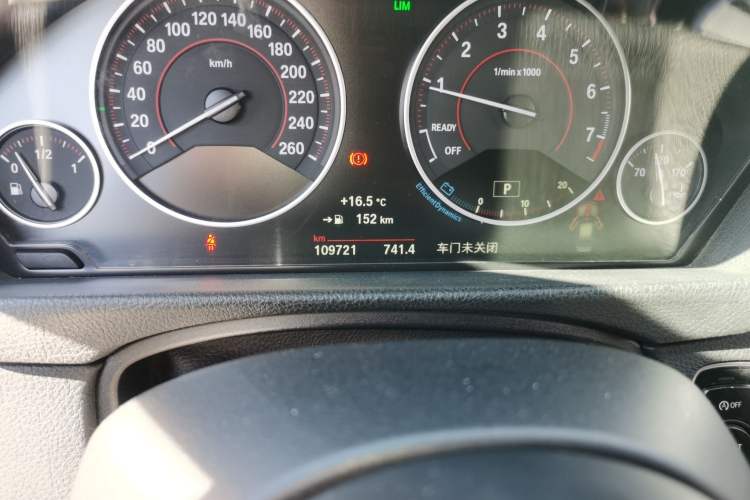 Used BMW 3 Series 2018 320i M Sport Package Odometer Close Up