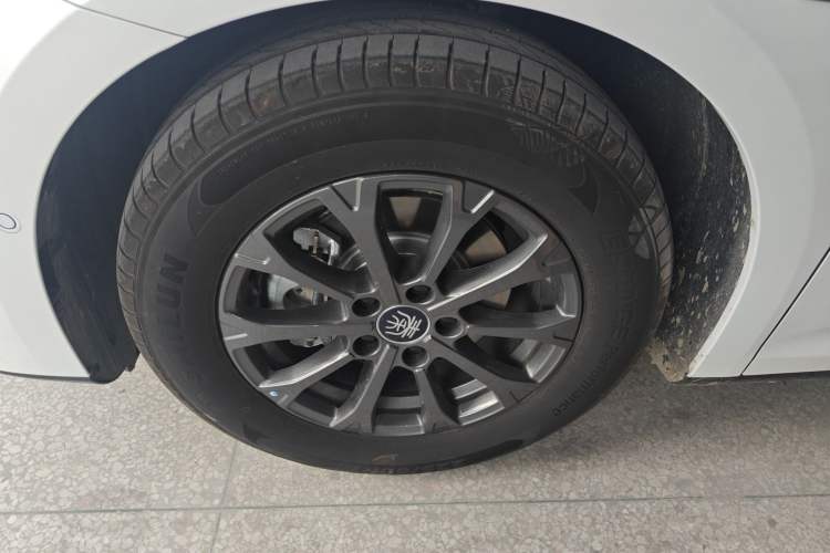 Used BYD Qin L 2025 DM-i Smart Drive 80KM Leading Model Left Front Wheel Hub