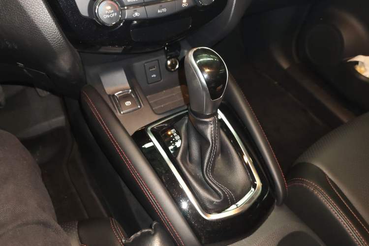Used Nissan Qashqai 2022 2.0L CVT XV Premier Luxury Edition Gear Lever