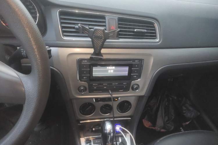 Used Volkswagen Lavida 2013 Restyled Classic 1.6L Automatic Comfort Edition Audio And AC Panel