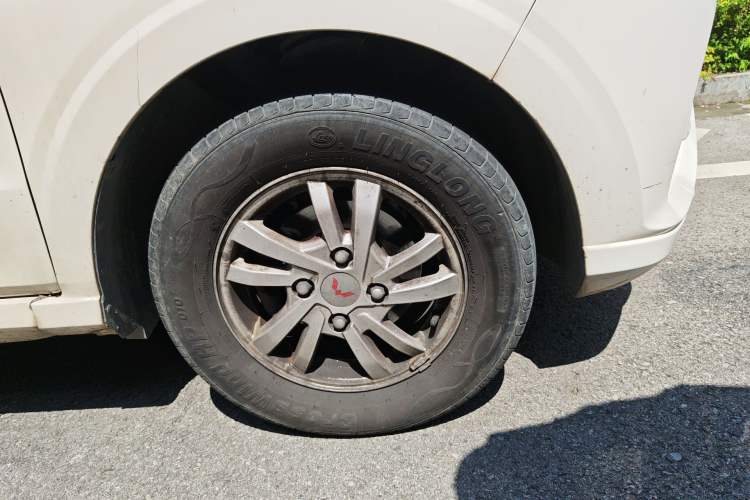 Used Wuling Hongguang 2021 1.5L S Comfort Edition LAR Right Front Wheel Hub