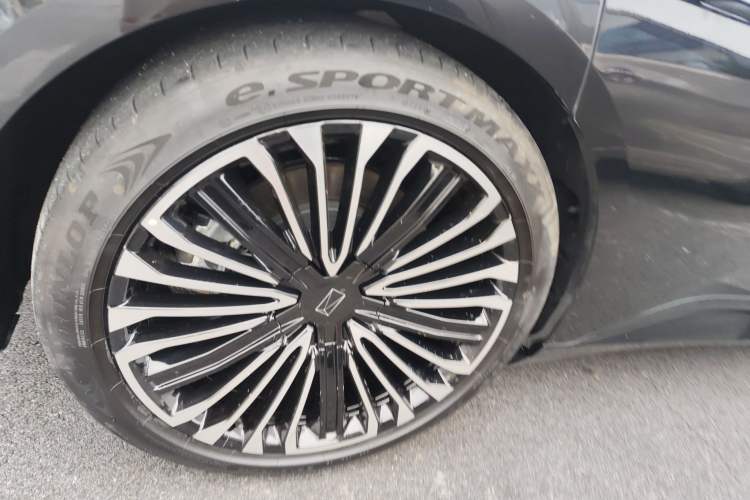 Used Avatr 12 2025 Updated Ultra All-Electric Four-Wheel Drive