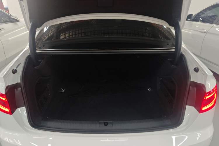 Used Audi A4L 2018 30th Anniversary Edition 40 TFSI Fashion Model
