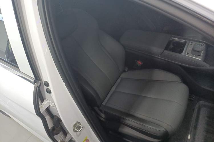 Used BYD Qin L 2025 DM-i Smart Drive 80KM Leading Model Right Front Seat