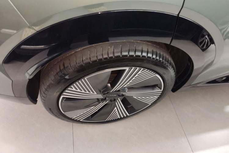 Used Lynk & Co 08 EM-P 2023 220km All-Wheel-Drive Performance Halo