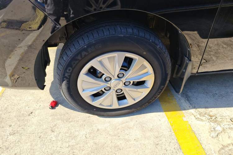 Used JAC Refine M3 2023 1.8L 7/8-Seater Comfort Edition