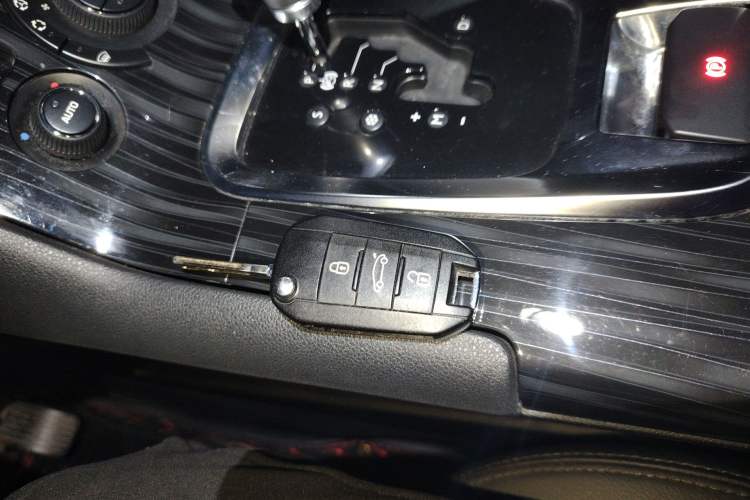Used Peugeot 3008 2013 1.6THP Automatic Prestige Edition Vehicle Key