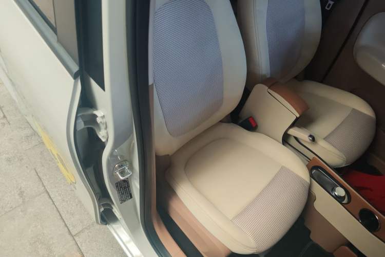 Used Wuling Hongguang MINIEV 2025 Four-Door Version Advanced Edition Right Front Seat