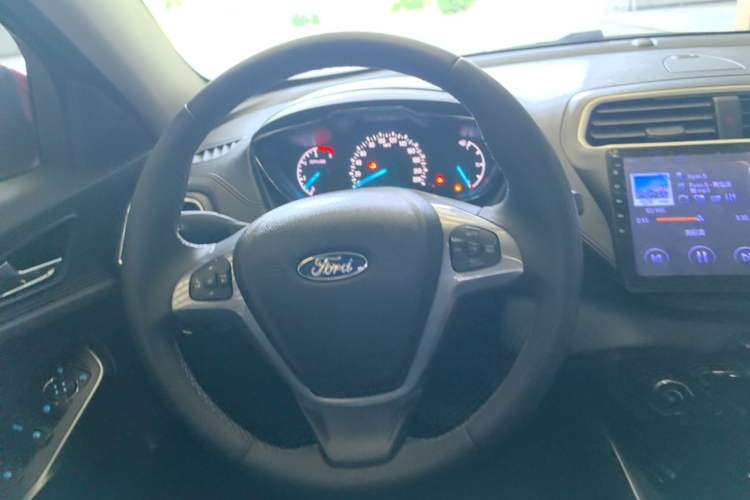 Used Ford Escort 2015 1.5L Automatic Fashion Model
