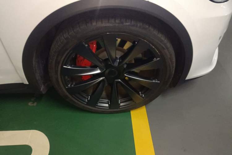 Used Tesla Model X 2023 Three-Motor All-Wheel-Drive Plaid Version Right Front Wheel Hub