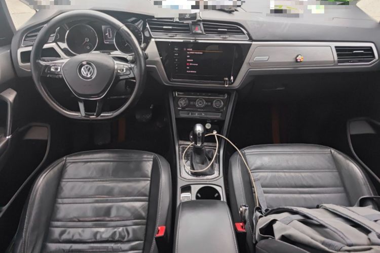 Used Volkswagen Touran 2016 Volkswagen Touran L 280TSI DSG Comfort Edition Center Console