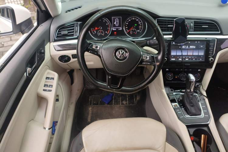 Used Volkswagen Lamando 2015 280TSI DSG Comfort Edition Steering Wheel