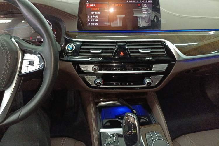 Used BMW 5 Series 2020 525Li Luxury Package Audio And AC Panel