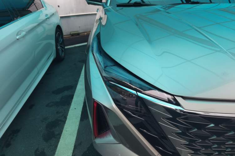 Used CHANGAN OSHAN Z6 2022 Blue Whale 1.5T DCT Luxury Model Right Front Headlight