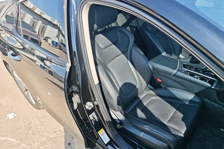 Used Bestune B70 2023 Third Generation 1.5T Automatic Enjoyment Version Right Front Seat