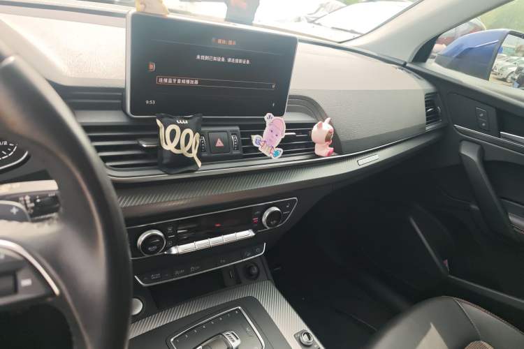 Used Audi Q5L 2018 45 TFSI Prestige Fashion Edition China V Emission Standard Audio And AC Panel