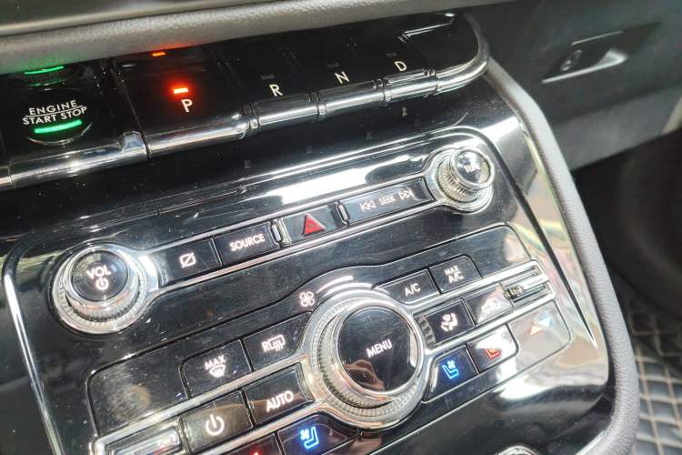 Used Lincoln Corsair 2021 2.0T Two-Wheel Drive Deluxe Edition Gear Lever