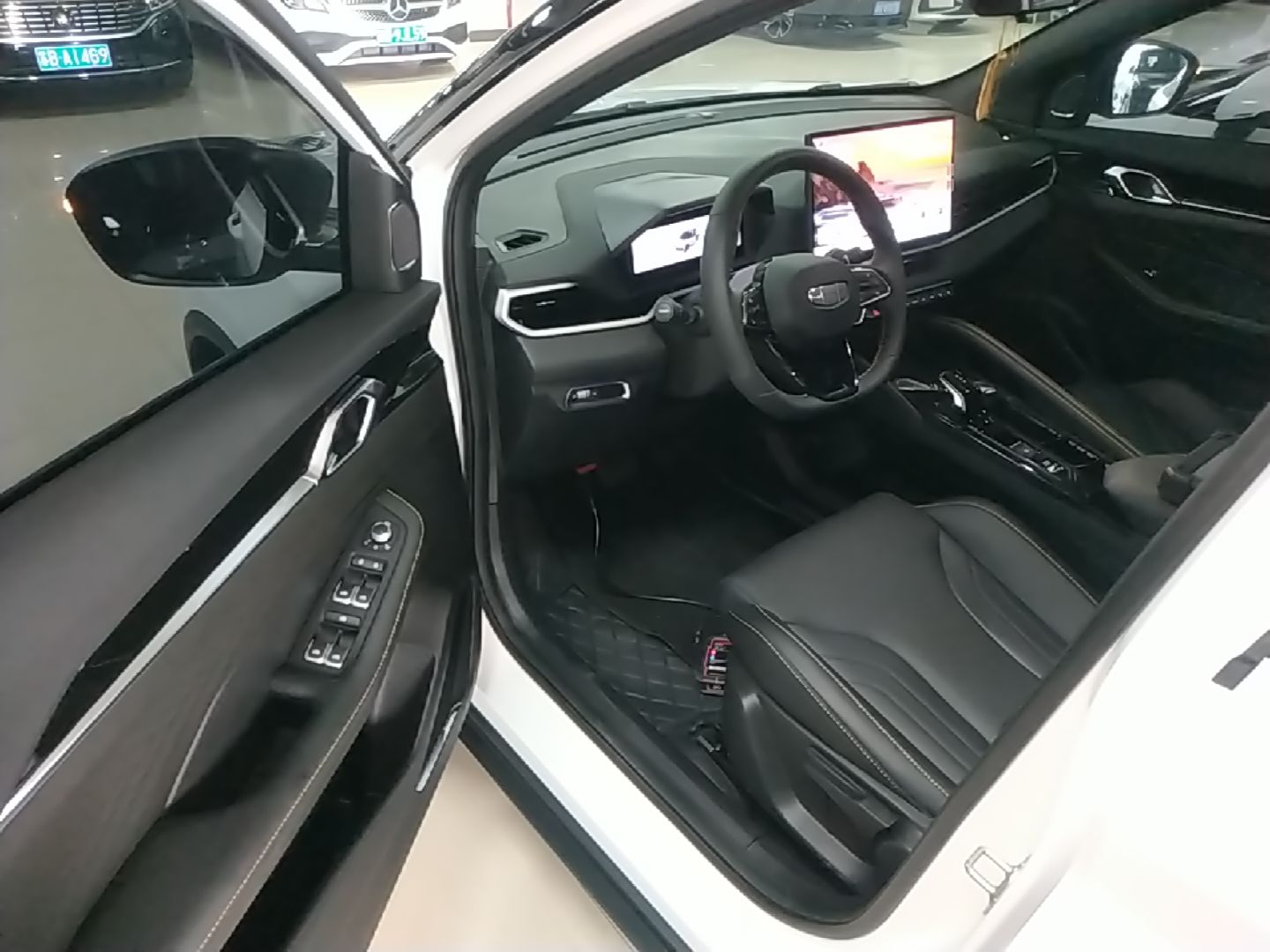 Geely Auto Coolray 2025 Bin Yue L 1.5T DCT Starlight Edition — снимка 18