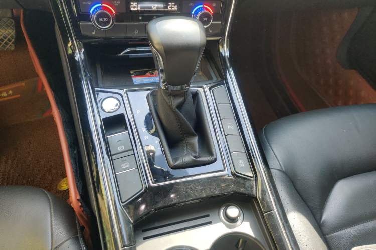 Used Volkswagen Phideon 2018 Revised Version 380TSI Two-Wheel Drive Business Edition
