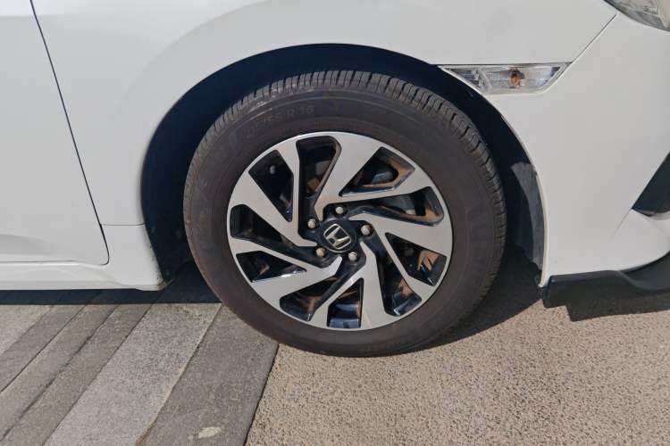 Used Honda Civic 2016 220TURBO CVT Luxury Edition Right Front Wheel Hub