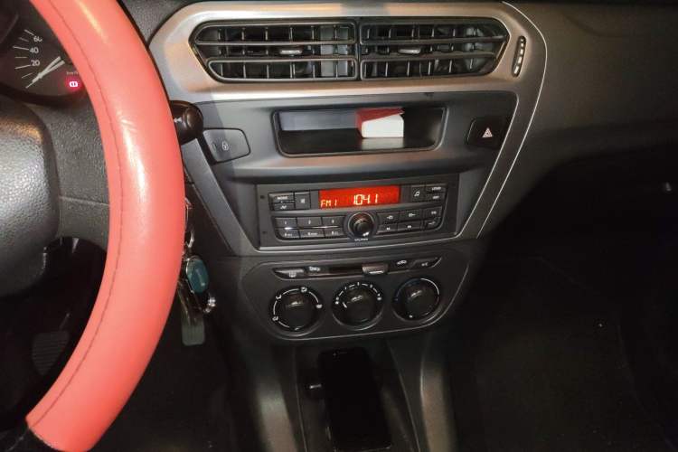 Used Citroen Elysee 2015 Zhishang Edition 1.6L Manual Fashion Model Audio And AC Panel