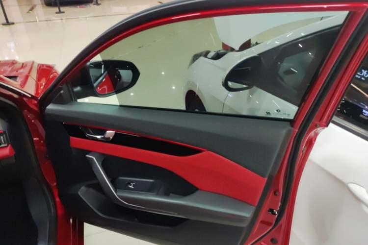 Used Dongfeng Aeolus Yixuan 2022 230T Automatic Adaptive-Beam Knight Edition
