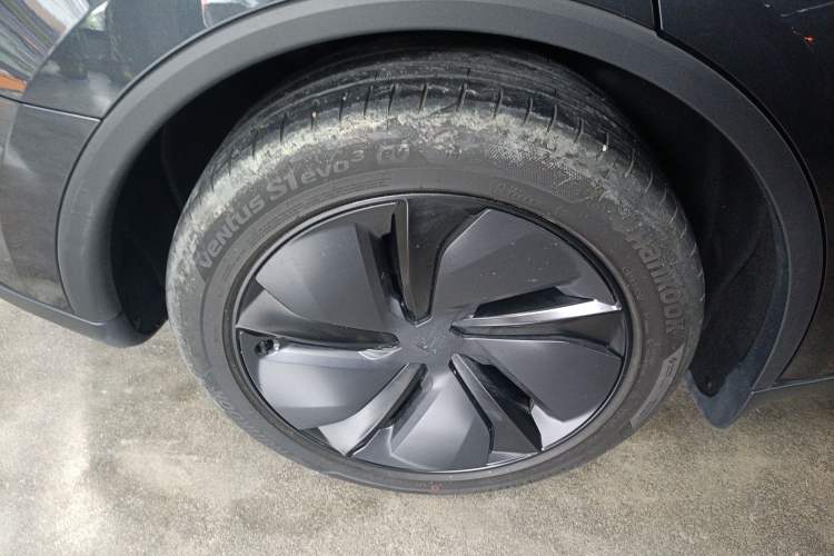 Used Tesla Model Y 2025 Long-Range All-Wheel Drive First Edition