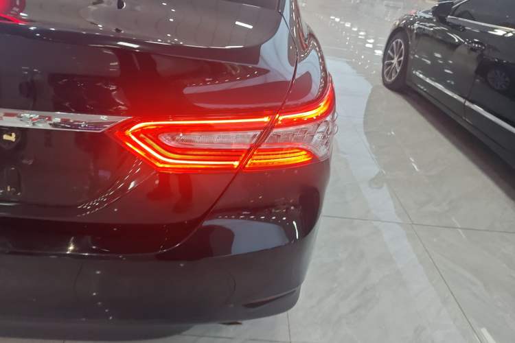 Used Toyota Camry 2021 2.0G Luxury Edition
