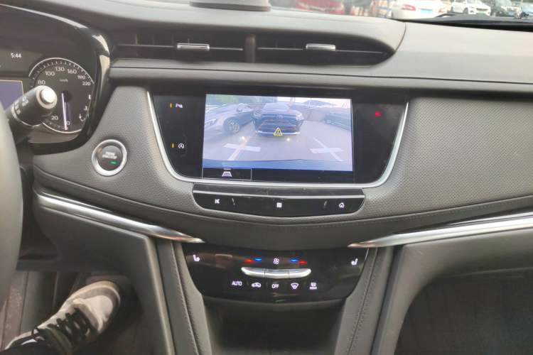 Used Cadillac XT5 2021 2.0T Two-Wheel Drive Luxury Version Audio And AC Panel