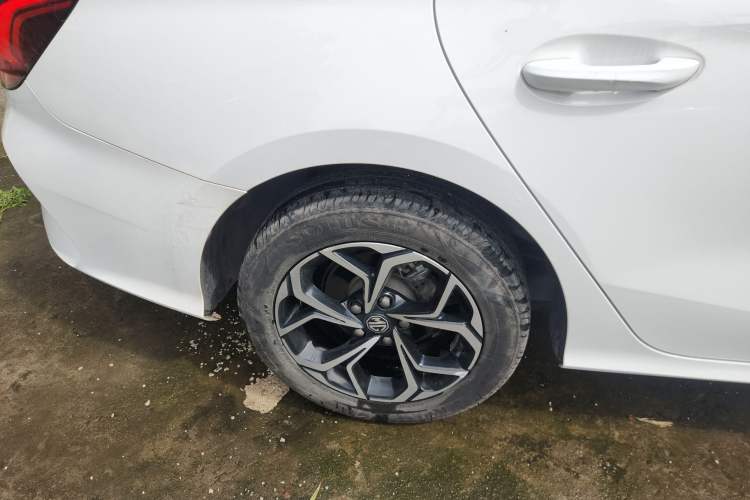 Used MG 5 2022 180 DVVT CVT Youth Luxury Edition
