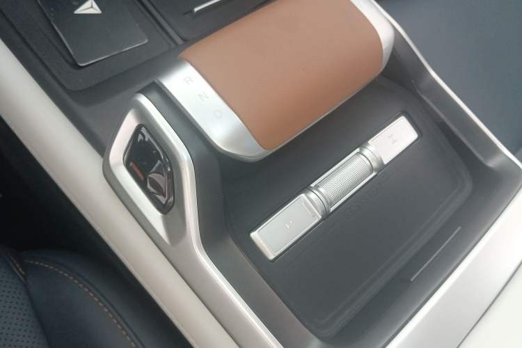 Used Deepal G318 2024 Four-Wheel Drive Comfort Edition Gear Lever