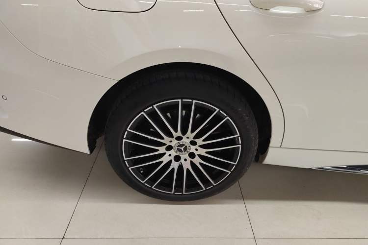 Used Mercedes-Benz C-Class 2025 C 260 L Sport Edition Right Rear Wheel Hub