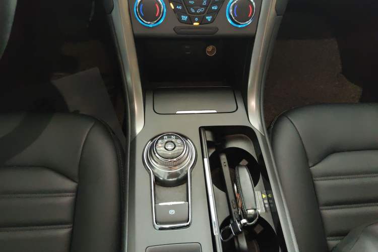 Used Ford Mondeo 2018 EcoBoost 180 Smart Control Fashion Model China VI Standard Gear Lever