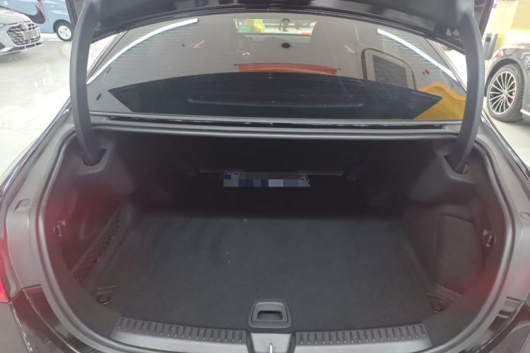 Used Mercedes-Benz E-Class 2024 Facelift E 300 L Luxury Edition
