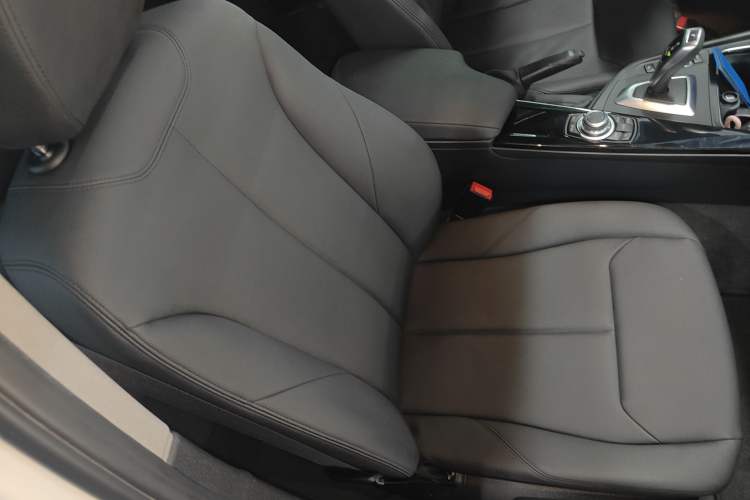 Used BMW 3 Series 2016 320Li Fashion Model Right Front Seat