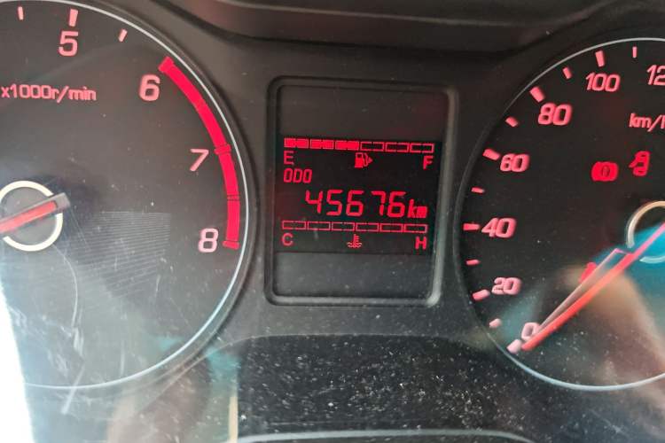 Used Baojun 310 2016 1.2L manual Comfort trim level Odometer Close Up