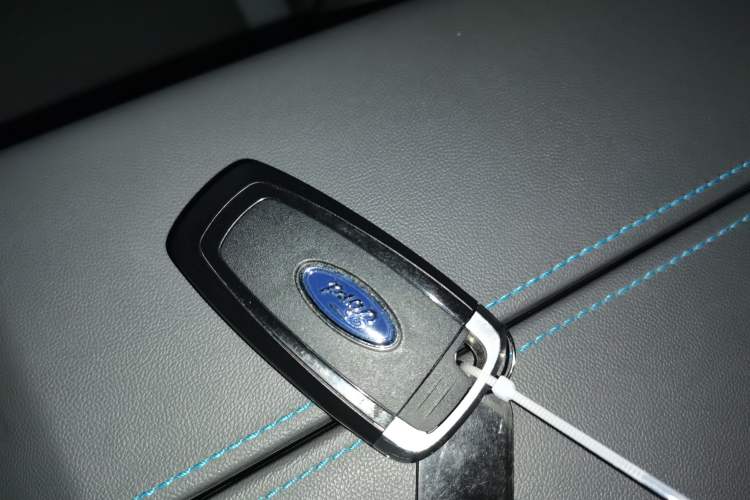 Used Ford Edge 2023 Ford Explorer L 2.0T EcoBoost Two-Wheel Drive 7-Seater Luxury Model Vehicle Key