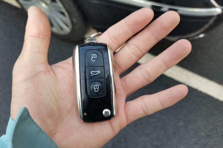 Used Volkswagen Phaeton 2009 4.2L V8 4-Seater Extended Executive Edition Vehicle Key