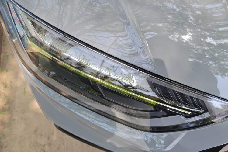 Used Audi Q5L 2025 quattro 45th Anniversary Edition 45 TFSI Luxury Dynamic Model Right Front Headlight